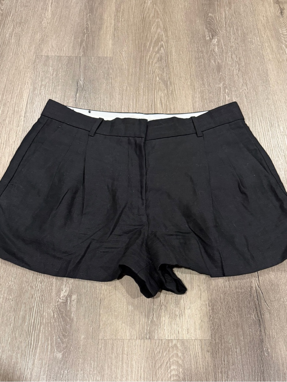 Aritzia Black Pleated Tailored Shorts
